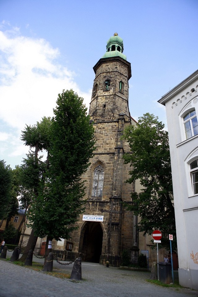 Wieża na kościele św. Erazma i Pankracego w Jeleniej Górze jest już dobrze zabezpieczona