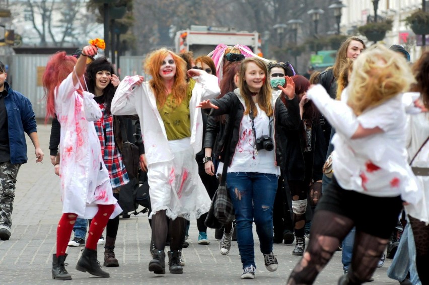 Zombie walk na ulicach Lublina [GALERIA ZDJĘĆ]