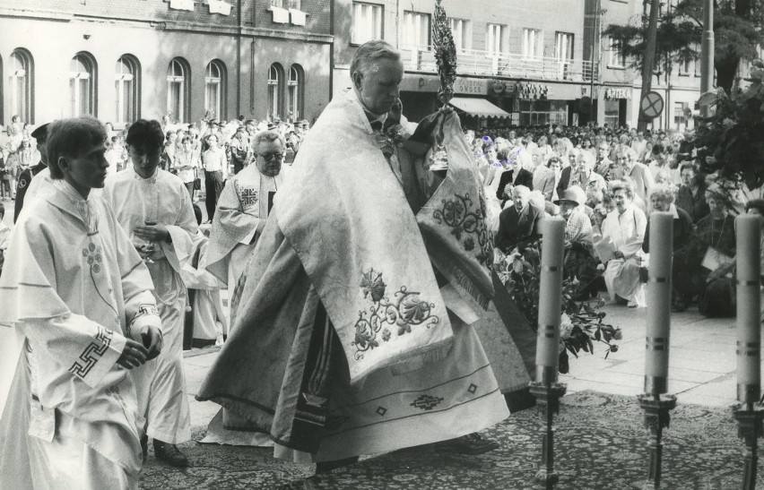 Boże Ciało z przełomu dekad na archiwalnych zdjęciach DZ [FOTOGALERIA]