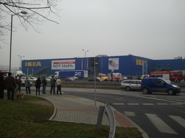 Katowice: Po wypadku blokuje się al. Rozdzieńskiego w Katowicach na wysokości IKEA [ZDJĘCIA]