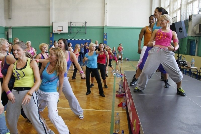 Poznań: 100 dziewczyn w maratonie zumby - taniec brzucha i rytmy latynoskie  