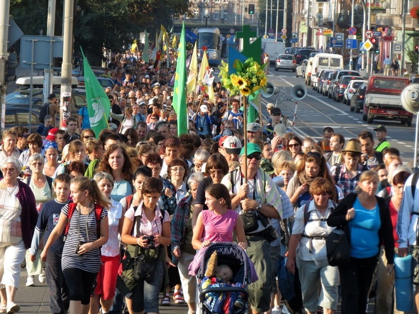 Wystartowała wrocławska pielgrzymka na Jasną Górę (ZDJĘCIA)