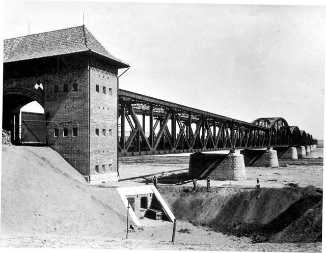 Tak wyglądał most, który stał na Wiśle w okolicach Kwidzyna w latach 1909-1926