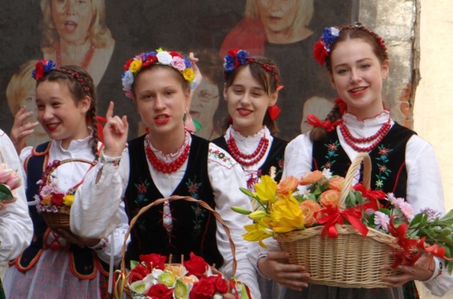 Warsztaty i występy Zespołu pieśni i tańca Gorzkowice w Muzeum Regionalnym w Radomsku