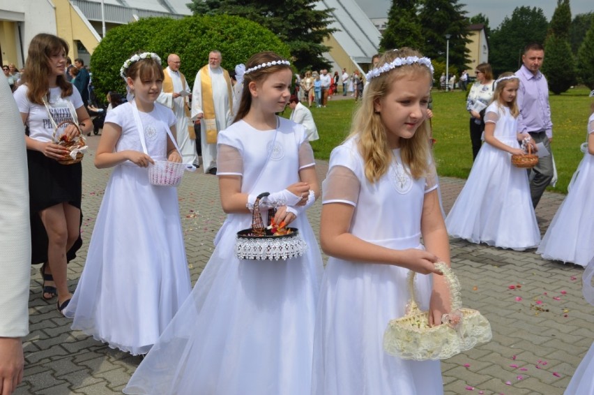 Procesja Bożego Ciała w parafii NMP Matki Kościoła i Św....