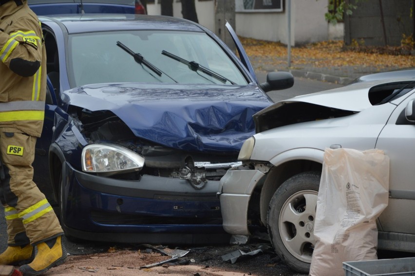 Wypadek w Skierniewicach. Na skrzyżowaniu Piłsudskiego i Kozietulskiego utrudnienia w ruchu [ZDJĘCIA]