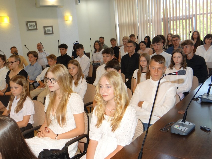 W starostwie powiatowym w Radomsku nagrodzono młodych...