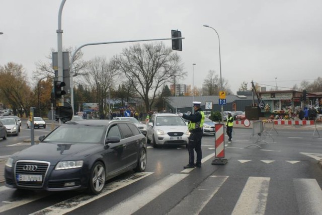 Od 29 października do 3 listopada zmienią się rozkłady kursowania autobusów. Zostaną uruchomione specjalne, dodatkowe linie autobusowe, a 1 listopada przejazdy Białostocką Komunikacją Miejską będą bezpłatne. Kierowcy powinni zwrócić szczególną uwagę na wprowadzone zmiany i oznakowania.