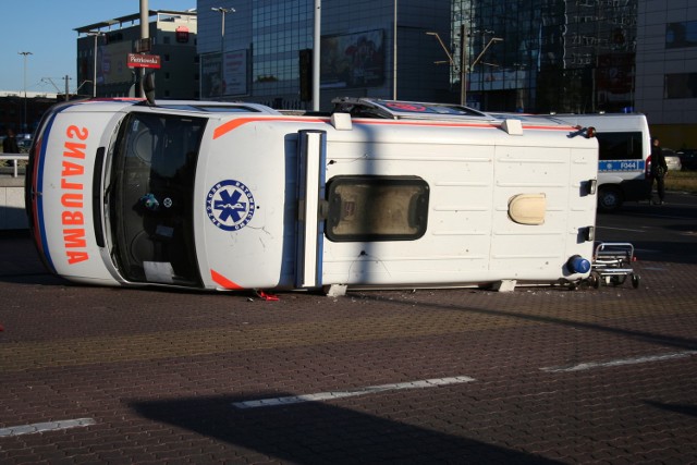 Wypadek karetki w centrum Łodzi