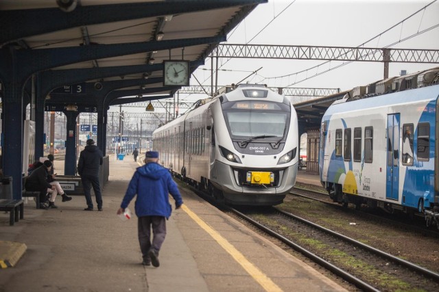 PKP Polskie Linie Kolejowe stopniowo wznawia działanie lokalnych centrów sterowania.