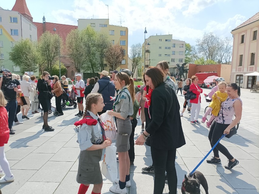 W Dniu Flagi na lubińskim rynku nie zabrakło biało-czerwonych akcentów