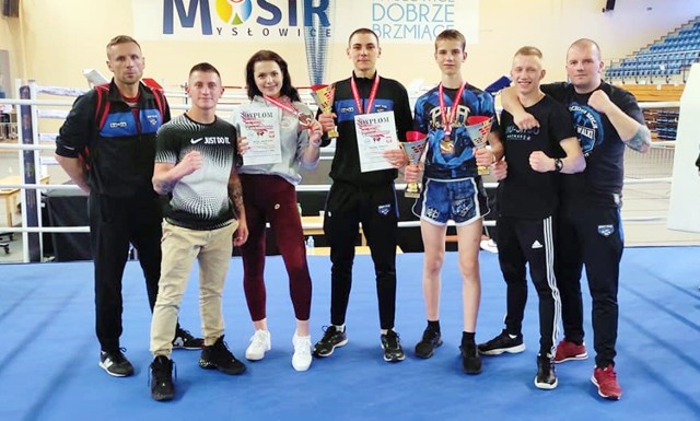 Pięcioosobowa grupa pilskich zawodników dobrze zaprezentowała się w Mistrzostwach Polski Seniorów i Juniorów w Kickboxingu w formule low kick