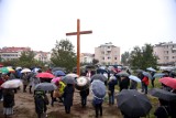 Arcybiskup Andrzej Dzięga poświęcił krzyż i plac pod budowę kościoła nad Rudzianką w Szczecinie 