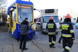 Toruń. Ciężarówka zderzyła się z tramwajem na ulicy Ślaskiego! [ZDJĘCIA]