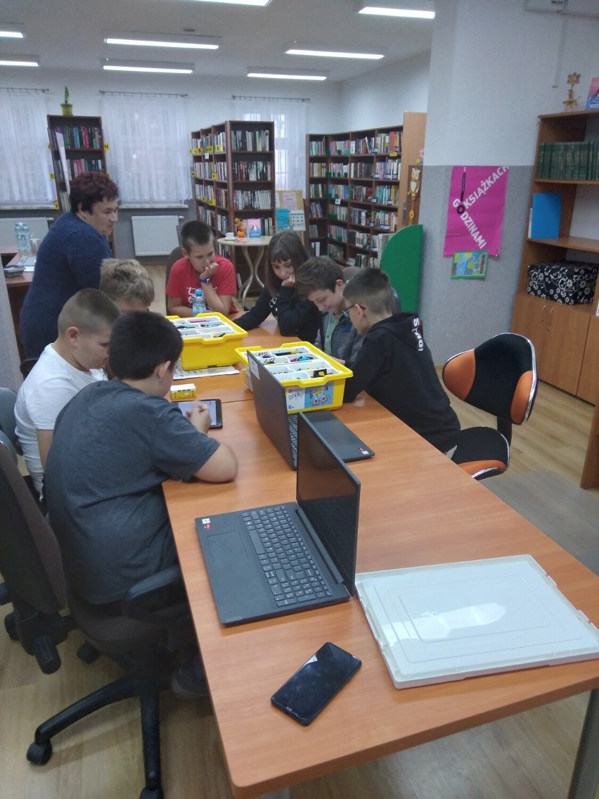 Ciekawy projekt biblioteki w Chotkowie