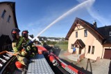 Lany poniedziałek w Raculi! Strażacy OSP zgodnie z tradycją polewali domy mieszkańców na szczęście