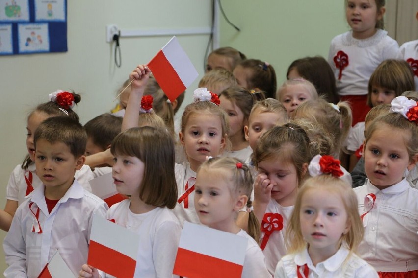 Przedszkolaki z Przedszkola nr 2 wzięły udział w akcji "Szkoła do hymnu" 