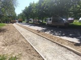 Trwa remont chodnika przy ulicy Krzywoustego w Radomsku. ZDJĘCIA