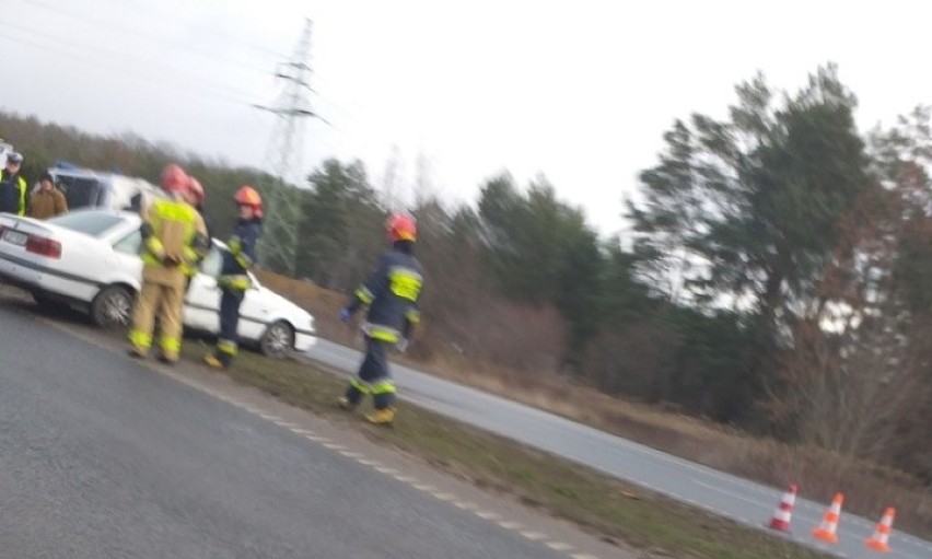 W Bydgoszczy ciężarówka zderzyła się z autem osobowym