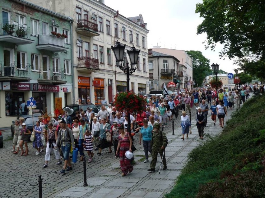 Chełm. Pielgrzymi wyruszyli na Jasną Górę

Pątnicy z Chełma...