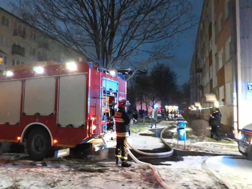 Uwaga! Pożar w bloku przy ulicy Krzywoustego w Inowrocławiu