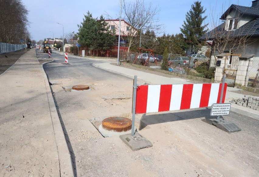 Kończy się przebudowa ulicy Wiertniczej w Radomiu. Będzie nowy chodnik i równa nawierzchnia. Zobaczcie zdjęcia