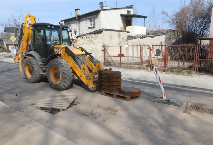 Kończy się przebudowa ulicy Wiertniczej w Radomiu. Będzie nowy chodnik i równa nawierzchnia. Zobaczcie zdjęcia