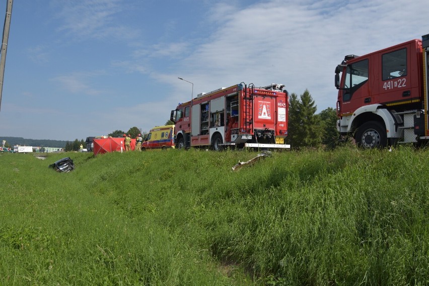 Śmiertelny wypadek na drodze krajowej w Gorlicach. Nie  żyje 73-letnia kobieta. Droga relacji Jasło - Nowy Sącz jest zablokowana