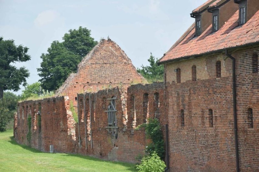 Malbork. Muzeum Zamkowe przed odbudową zabytkowych budynków na Przedzamczu. Wszystkie oferty są za drogie 