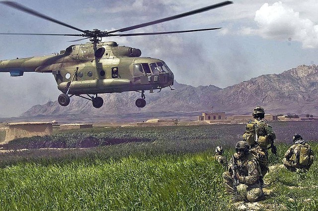 Źródło: http://commons.wikimedia.org/wiki/File:Mi-17Afganistan.jpg