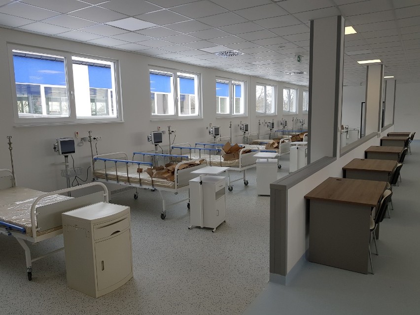 Legnica. Budowa szpitala covidowego ukończona. Szpital wkrótce przyjmie pierwszych pacjentów. Zobacz, jak wygląda w środku! [ZDJĘCIA]