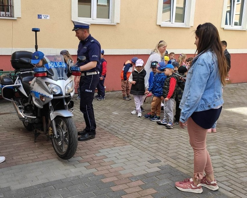 Dzieci odwiedziły komisariat policji w Pruszczu Gdańskim