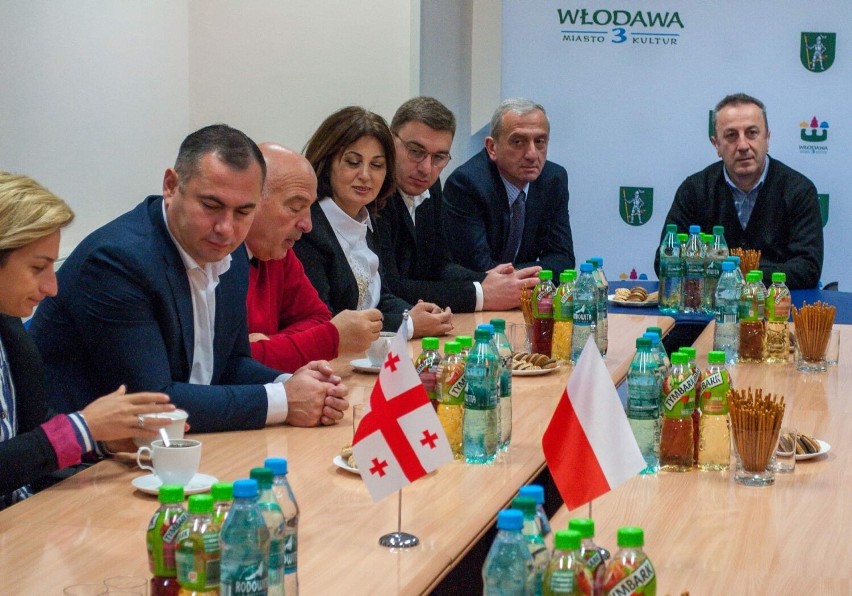 Samorządowcy z Gruzji z wizytą we Włodawie. Rozwija się współpraca. Zobacz zdjęcia