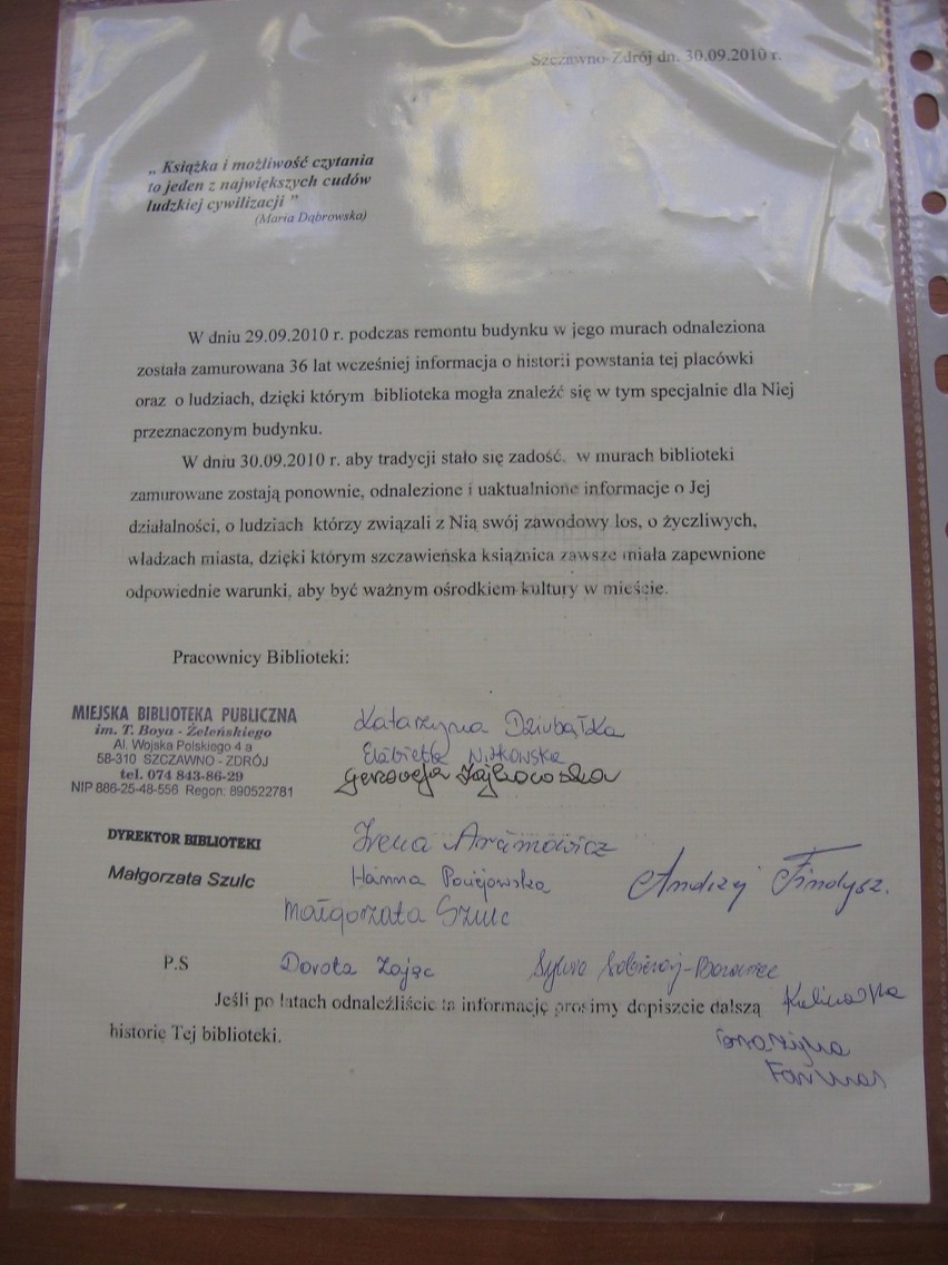 Szczawno-Zdrój: W trakcie remontu biblioteki natrafiono na słój z dokumentami (zdjęcia)