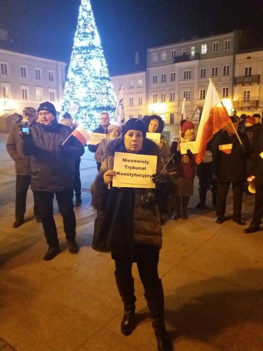 Protest pod biurem PiS w Piotrkowie