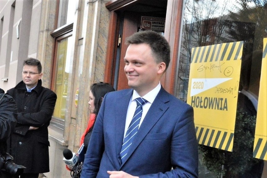 Szymon Hołownia w Opolu podczas otwarcia biura swojego...