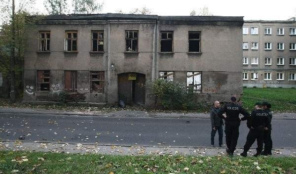 Zamknięta ul. Westerplatte. Zawalił się strop w kamienicy