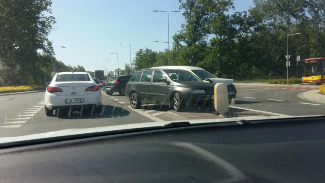 Wypadek dwóch aut na al. Kaczorowskiego