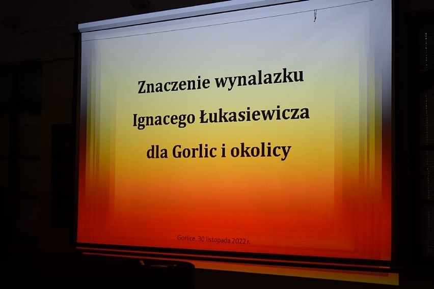 Studenci Uniwersytetu Złotego Wieku pożegnali Rok Ignacego Łukasiewicza. Był  pełen imprez związanych z wynalazcą lampy naftowej