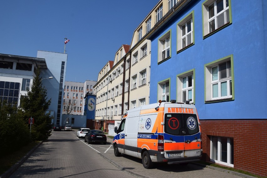 Bliscy chorych na oddziale covidowym w Szczecinku nie mogą im nic przekazać 