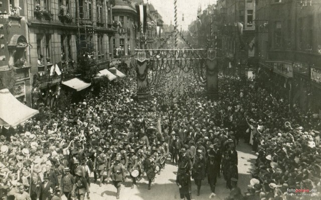 Wojska francuskie i brytyjskie stacjonowały w Gliwicach, aby pilnować ogólnego porządku podczas plebiscytu. Zobaczcie wyjątkowe zdjęcia sprzed 100 lat z ich pobytu w naszym mieście!>>>>