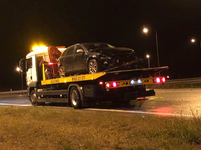 Wypadek na autostradzie A1 pod Włocławkiem. Audi uderzyło w bariery [zdjęcia]