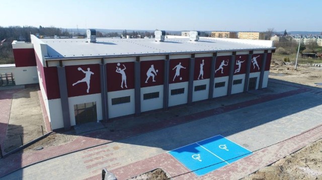 Odbiór techniczny nowej hali sportowej w Gubinie coraz bliżej, jednak nie wiadomo kiedy nastąpi oficjalne otwarcie obiektu.