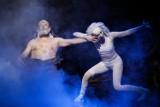 Kraków. "Władczyni much" w Teatrze Ludowym. A może to wszystko jest tylko grą komputerową? 