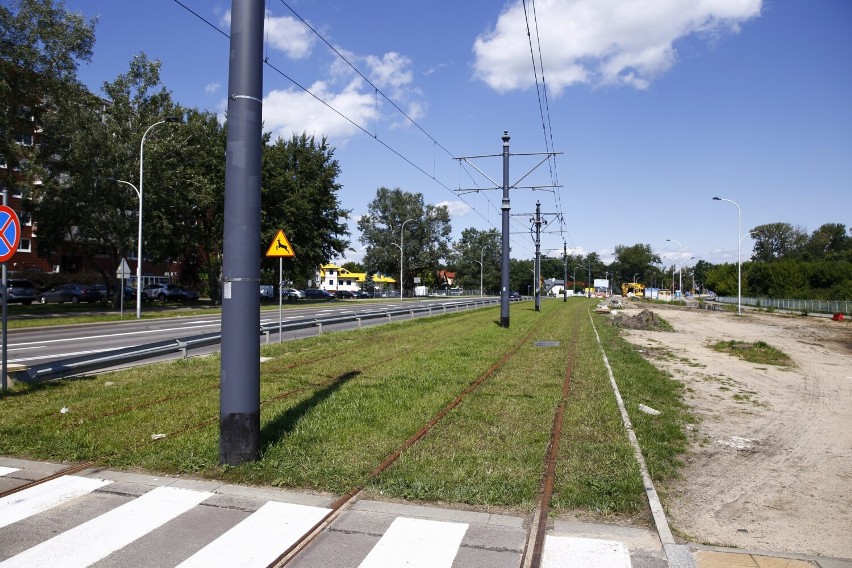 Mieszkańcy Białołęki wciąż czekają na kolejny odcinek tramwaju. Miał być na koniec lipca i wygląda na ukończony 