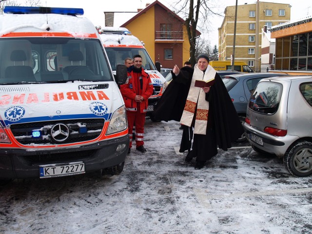 Nowe ambulansy zastąpiły kilkuletnie karetki, które miały nawet 300 tys. km przebiegu