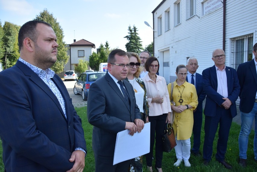 Dotacje na budowę chodników w powiatach wieluńskim i pajęczańskim. Największym beneficjentem gmina Mokrsko