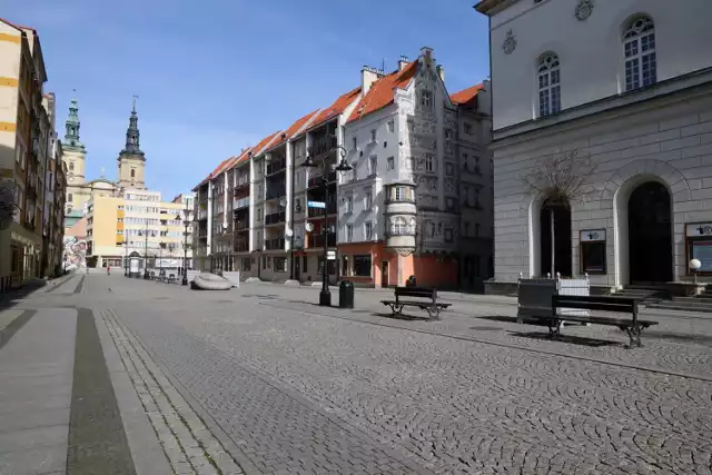 Centrum Legnicy opustoszało, mieszkańcy boją się koronawirusa!