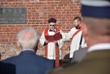 Malbork. 81 rocznica napaści ZSRR na Polskę [ZDJĘCIA]. Uroczystość przed tablicą poświęconą Sybirakom