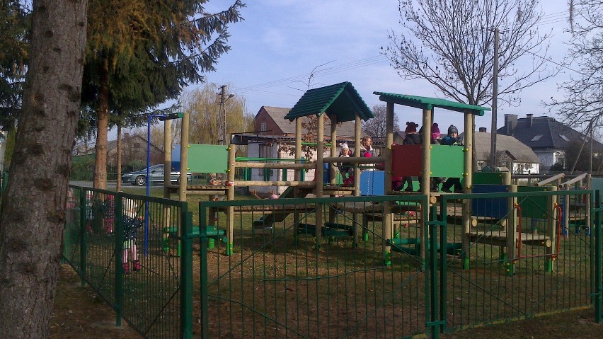 Dzieci z Niezdowa mają większy plac zabaw
